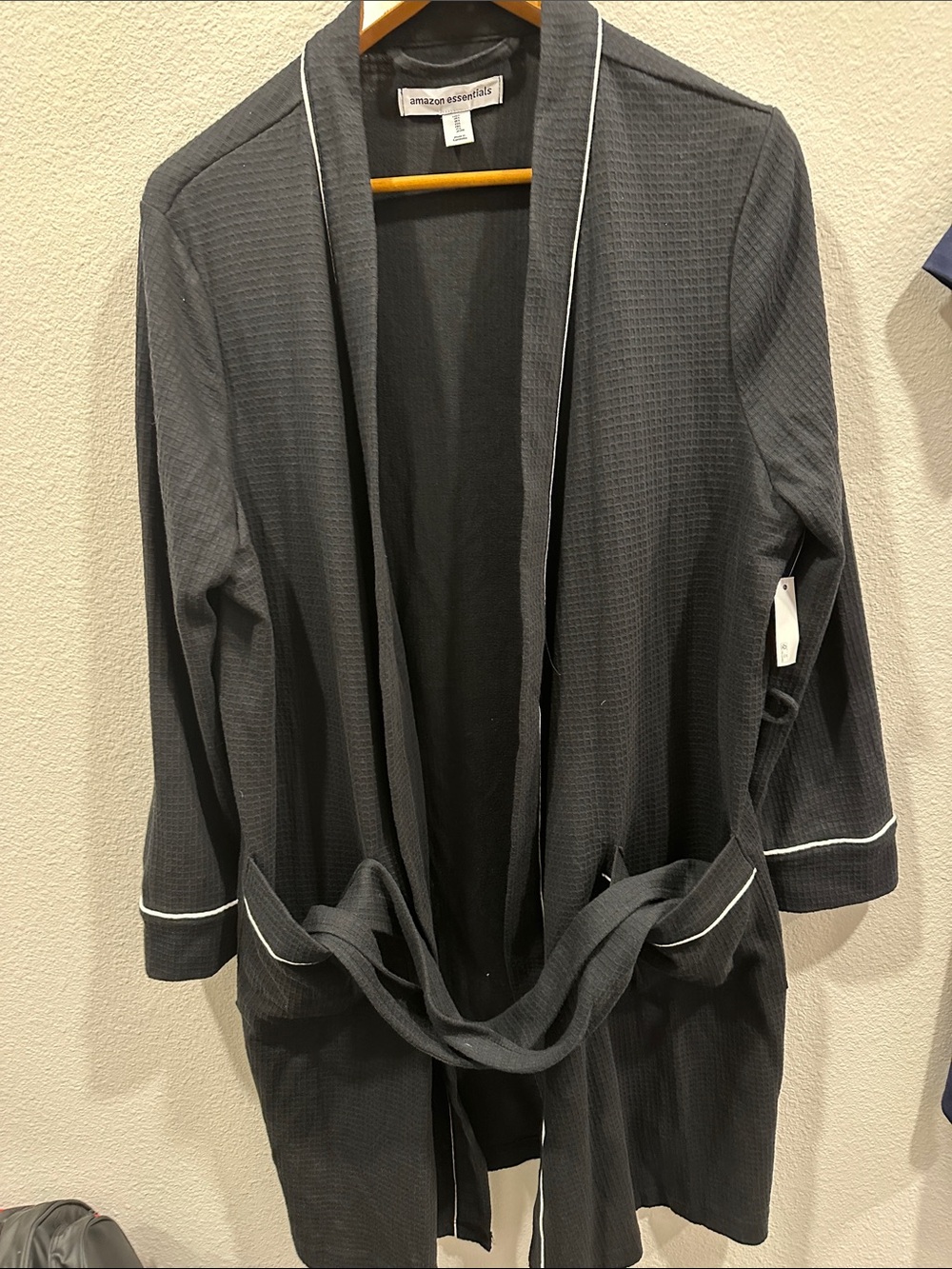 Amazon Essentials unisex Charcoal Robe with Contrast Piping